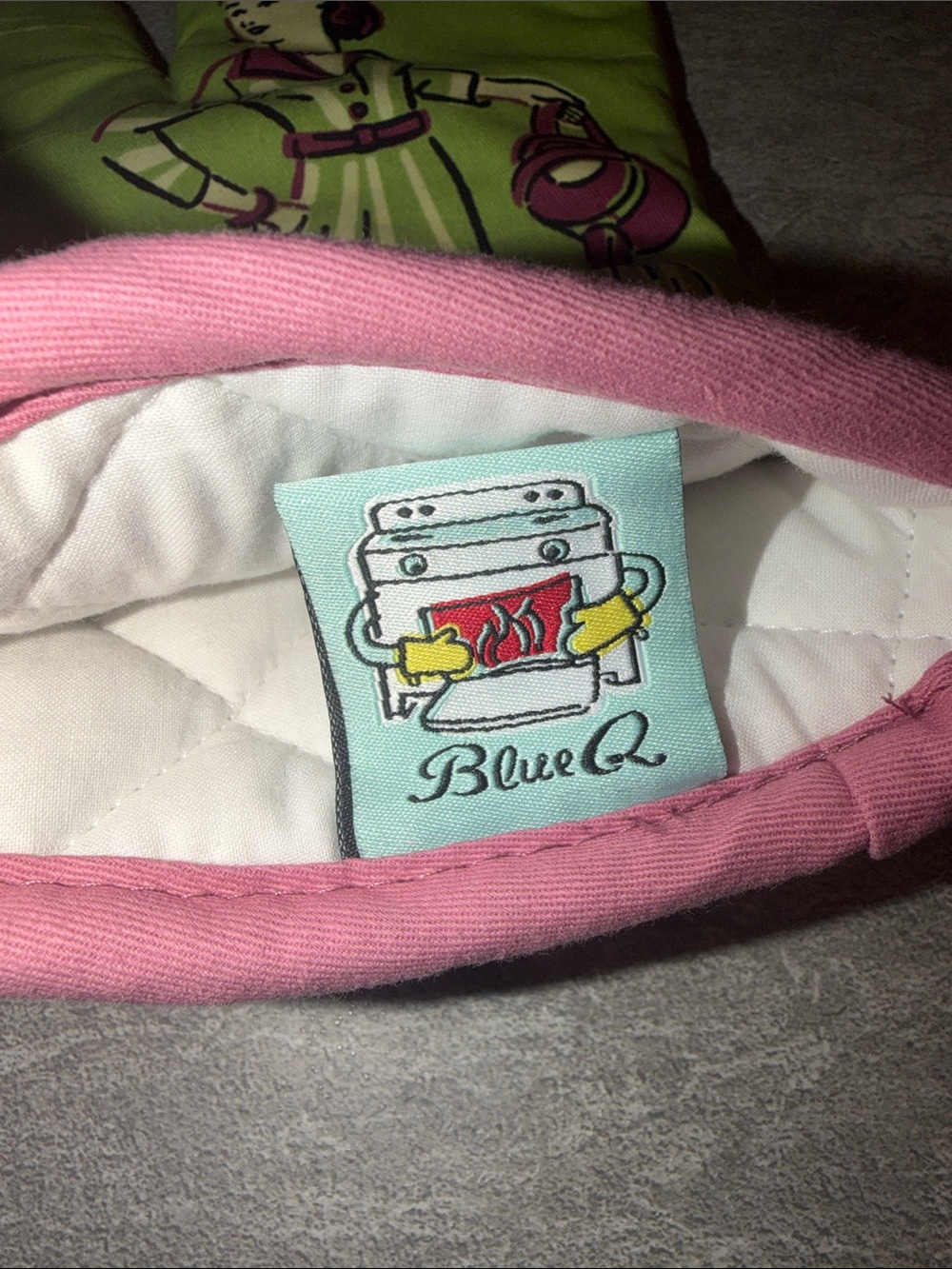 Blue Q Lime Green Oven Mitt with Pink Trim - 'My Favorite Salad Is Wine' - Picture 3 of 4